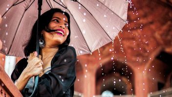Stay Beautiful In The Rainy Season, These Are Five Mixed Padu Padan Fashion Tips That Can Be Used
