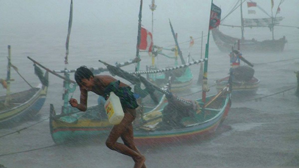 Prakiraan Cuaca Nasional: Hujan Lebat Dominasi Banyak Daerah di Indonesia