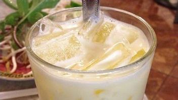 Sua Hot Ga, A Unique Combination Of Soda And Yellow Eggs From Vietnam