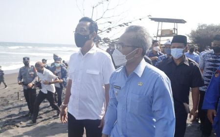 Pemda DIY akan Tata Kembali Kawasan Wisata Pantai Depok yang Dihantam Gelombang Tinggi