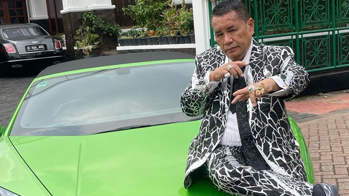 Hotman Paris Puts A Ring In The Heart For IDR 500 Million, Paid By A Client