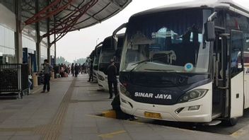 Évitez Les Conditions D’essai Covid-19, Les Passagers Choisissent Bus Setop à L’extérieur Du Terminal Pulogebang