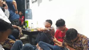 6 Pelajar SMP di Bogor Diamankan Setelah Kedapatan Membawa Miras dan Sajam