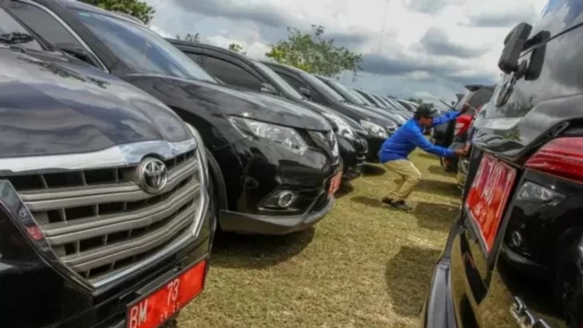 Seluruh Mobil Dinas Pemrov Riau Tak Lagi Diparkir di Belakang Rumah Gubernur Saat Libur Lebaran 2023 