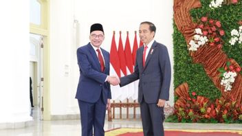 Jokowi Setiri PM Malaysia Keliling Kebun Raya Bogor Pakai Mobil <i>Buggy</i>