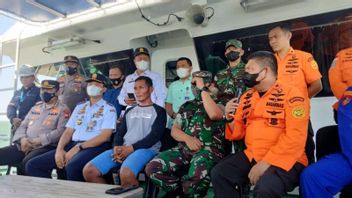 在望加锡海峡沉没的KM Ladang Pertiwi船的19名受害者仍然被通缉