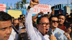 Temui Buruh yang Tak Digaji 4 Bulan di Sumbar, Wamenaker Noel: Kalau Mereka Main-main, Negara Akan Bertindak