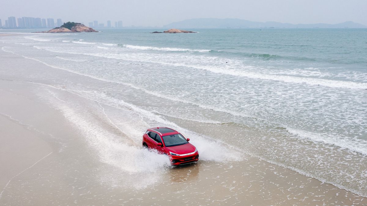 Turun dan Digempur Merek Lokal, VW, Toyota, Honda, dan Tesla Masih Diminati di Pasar Otomotif China Semester 1-2024