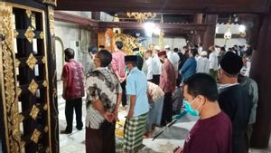 Berita Yogyakarta: Tarawih di Masjid Gedhe Menerapkan Prokes Meski Jarak Saf Dikurangi