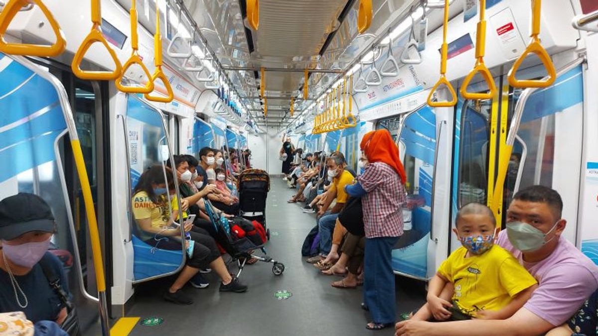 MRT Jakarta Serves 47,047 Passengers On Second Day Of Eid