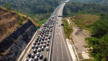 After Christmas Holidays, A Total Of 47 Thousand Vehicles Return To Jabotabek Via Trans Java Toll Road