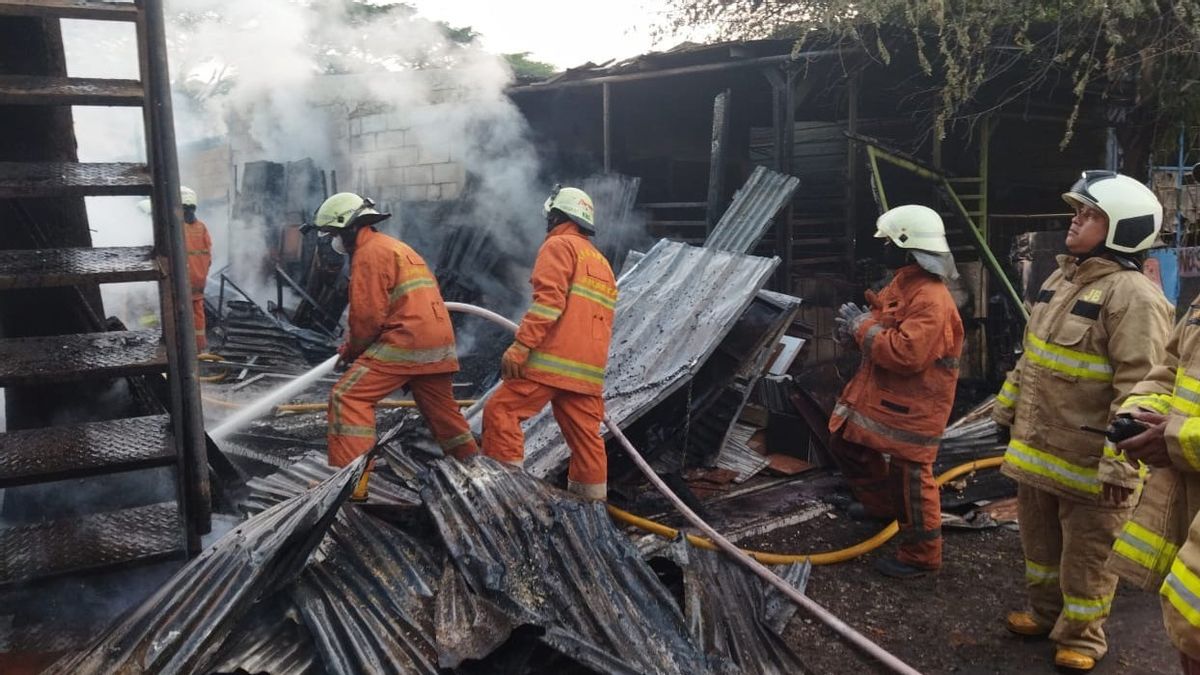 Le Centre De Meubles De M. Efendy à Cengkareng Ludes Brûlé Par Le Feu