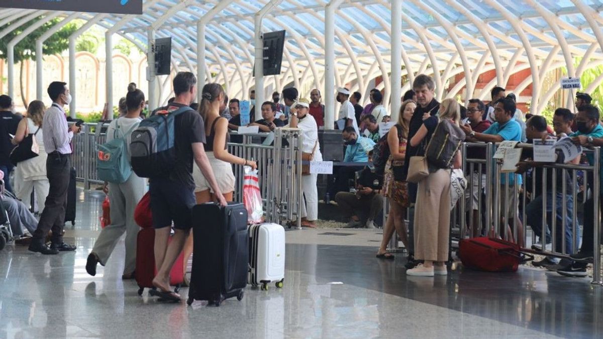 移民局長は、バリ島での外国人観光客の違反行為が引き続き強化されていることを確認しました