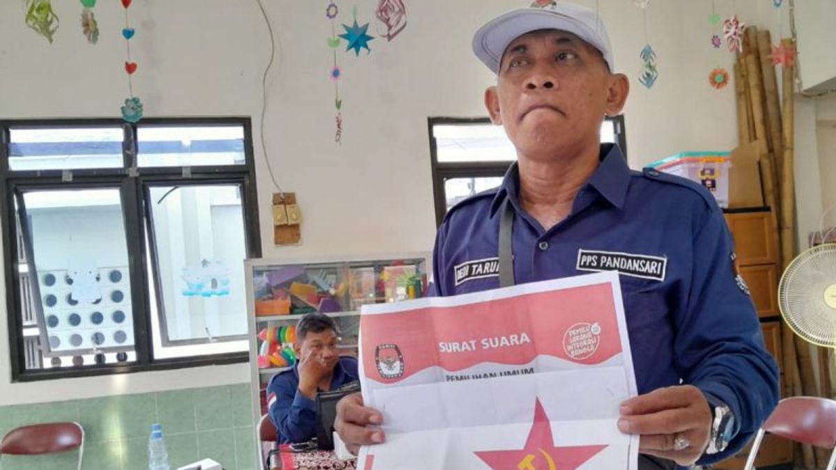 Viral Lambang Palu Arit Diselipkan di Kertas Suara, Ini Penjelasan KPU Kota Semarang