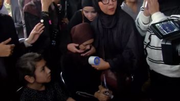 Pemakaman Gary Iskak Penuh Haru, Istri Lemas dan Genggam Anak-Anak