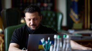 Trump-Putin Segera Bertemu, Zelenskyy Telepon Prancis-Jerman