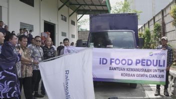 持有BUMN Pangan ID食品集团Gotonong Royong帮助Cianjur地震灾民