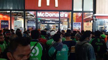 Foules De La File D’attente De Repas BTS, Certains McDonald’s à Jakarta Temporairement Fermés