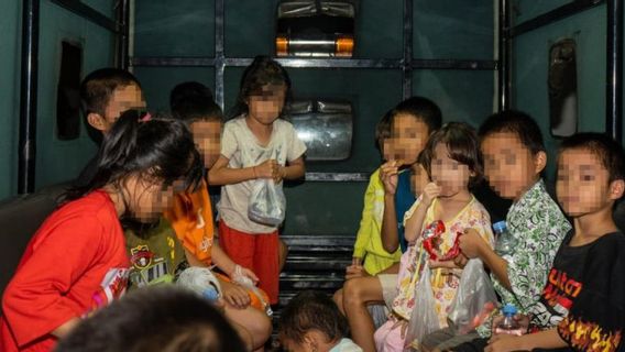 Medan Social Service Securs 40 Children From 2 Orphanages After Viral Caretaker 'Mengemis Online'
