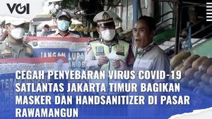 VIDEO: Cegah COVID-19, Petugas Satlantas Jaktim Bagikan Masker dan Hand Sanitizer