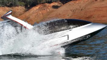 Jet Shark, Perahu Berbentuk Hiu yang Dapat Melaju di Atas dan di Bawah Permukaan Air