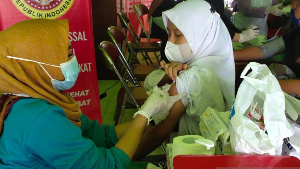 تحقيق مناعة مجتمعية بنسبة 70 في المائة، ويستهدف مكتب اللقاحات والتحصين تطعيم 62,120 مواطنا في جنوب سومطرة 