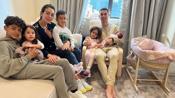 Senyum Cristiano Ronaldo Menyambut Sang Putri di Rumah: Rumahku Surgaku