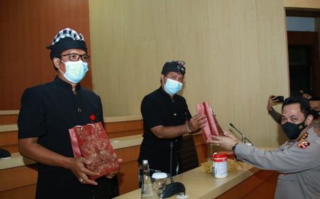 Selamat, Putu Soma Antara dan I Nyoman Sukanada Dapat Perhargaan dari Kapolri sebagai Pecalang Bali Berprestasi