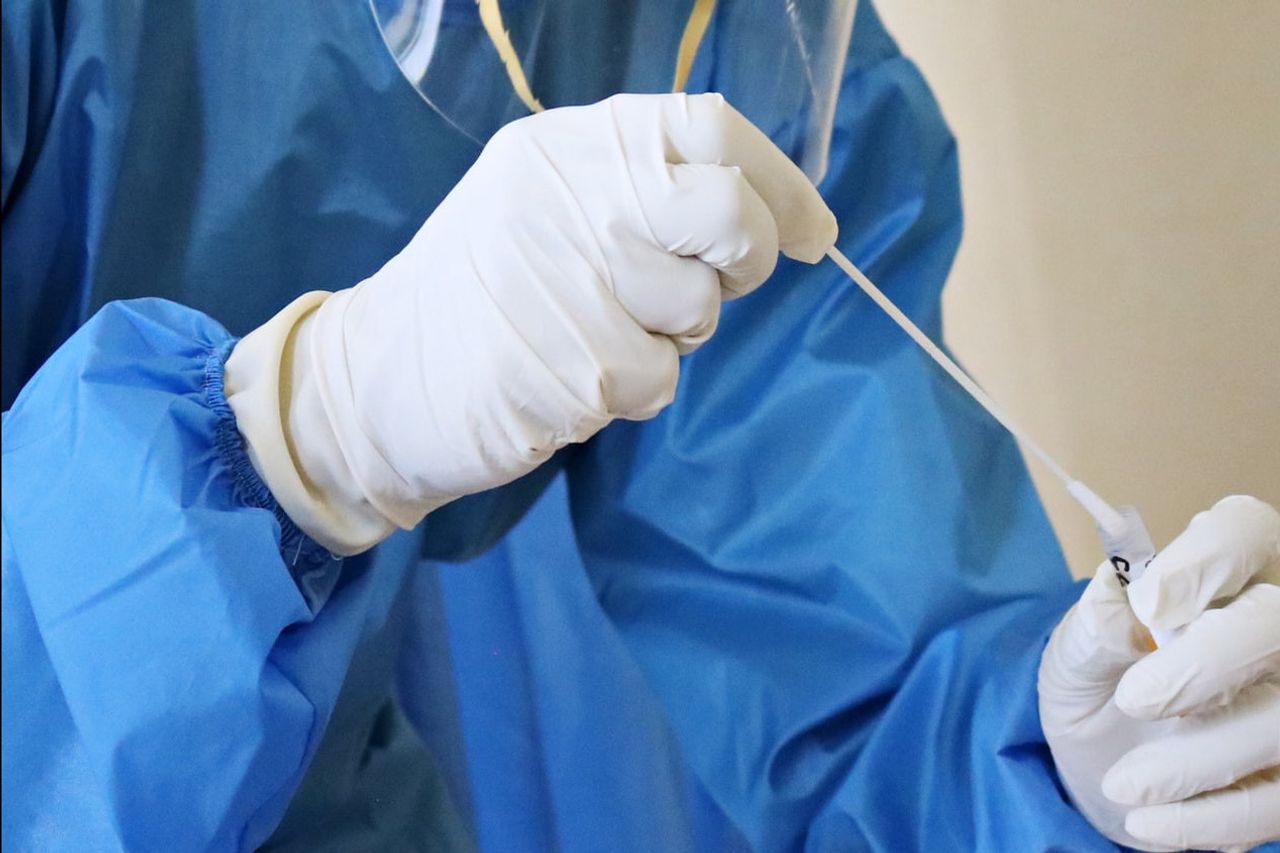メンケスは、COVID-19デルタバリアントにさらされた領域の2つの特徴を明らかにします