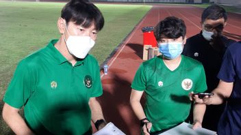 ثلاثة مساعد المدربين شين تاي يونغ الاستقالة ، وأشار إلى عدم الحصول على طول