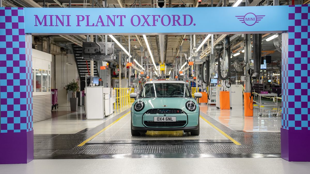 La nouvelle génération de Mini Cooper est officiellement produite à l'usine d'Oxford, ce qui est très bon prix