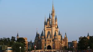 Promo Sultan: Kunjungi 12 Disney Park Naik Jet Pribadi plus Menara Eiffel hingga Piramida Giza Selama 24 Hari, Cukup Bayar Rp1,6 Miliar