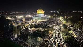 50 000 cheikhs se sont rassemblés à la mosquée Al Aqsa pour prier le Tarawih malgré les restrictions israéliennes