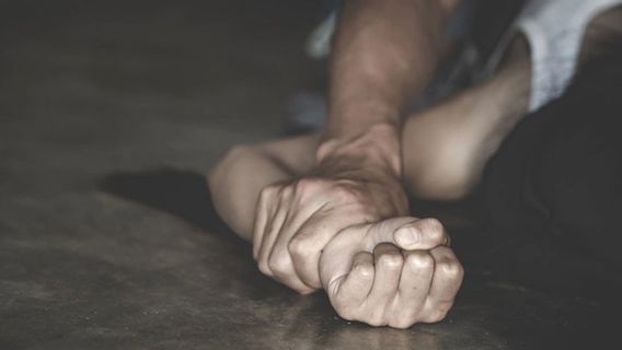 Vendu à un homme au nez, une fille de moins d’âge dans Cengkareng enceinte de 6 mois