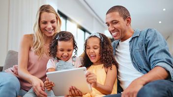 Libur Panjang, Psikolog Sarankan Tontonan Edukatif Singkat untuk Anak