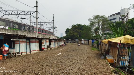 拉瓦邦加的居民怀疑有人使PT KAI没有拆除安唐山