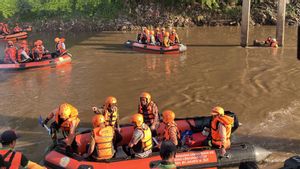 Pramono Ingin Tepi Sungai Ciliwung Jadi Tempat Malam Mingguan Warga