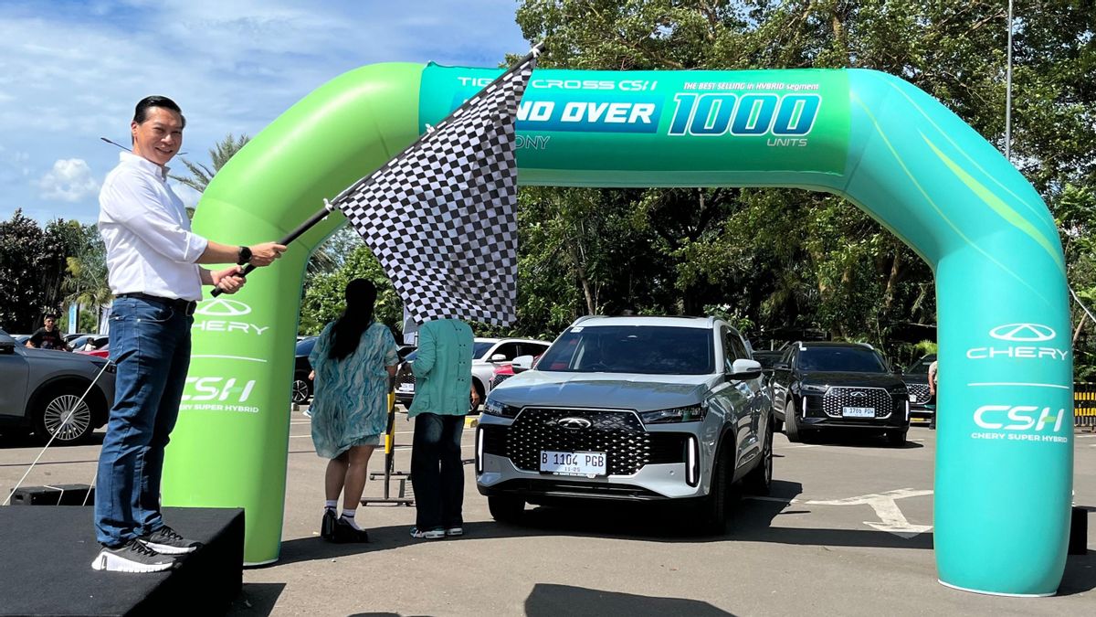 切里向消费者移交了Tiggo Cross CSH的前1,000台