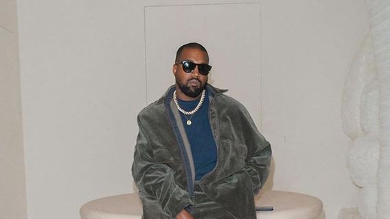 被起诉性骚扰,Kanye West指控前助理