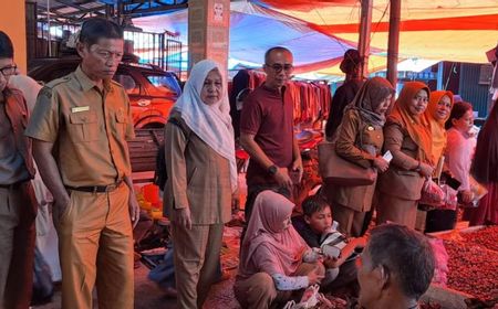 Harga Cabai Turun di Pasar Tradisional Pasaman Barat Berkat Pasokan Petani Melimpah