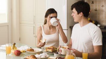 Ingin Hilangkan Lemak Perut, Lebih Efektif Tak Sarapan atau Skip Makan Malam?