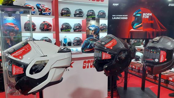 Helm SMK Cygnus dan STUDDS Atlas Meluncur di IIMS 2026, Intip Fitur dan Harganya