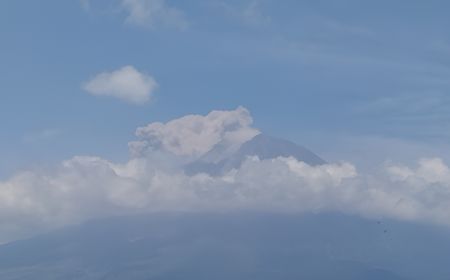 Gunung Semeru Erupsi, Luncurkan Awan Panas Sejauh 1 Km