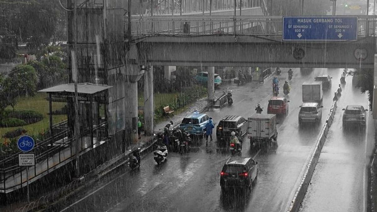 BMKG: Siklon Tropis Algupit Picu Potensi Hujan Signifikan di Indonesia