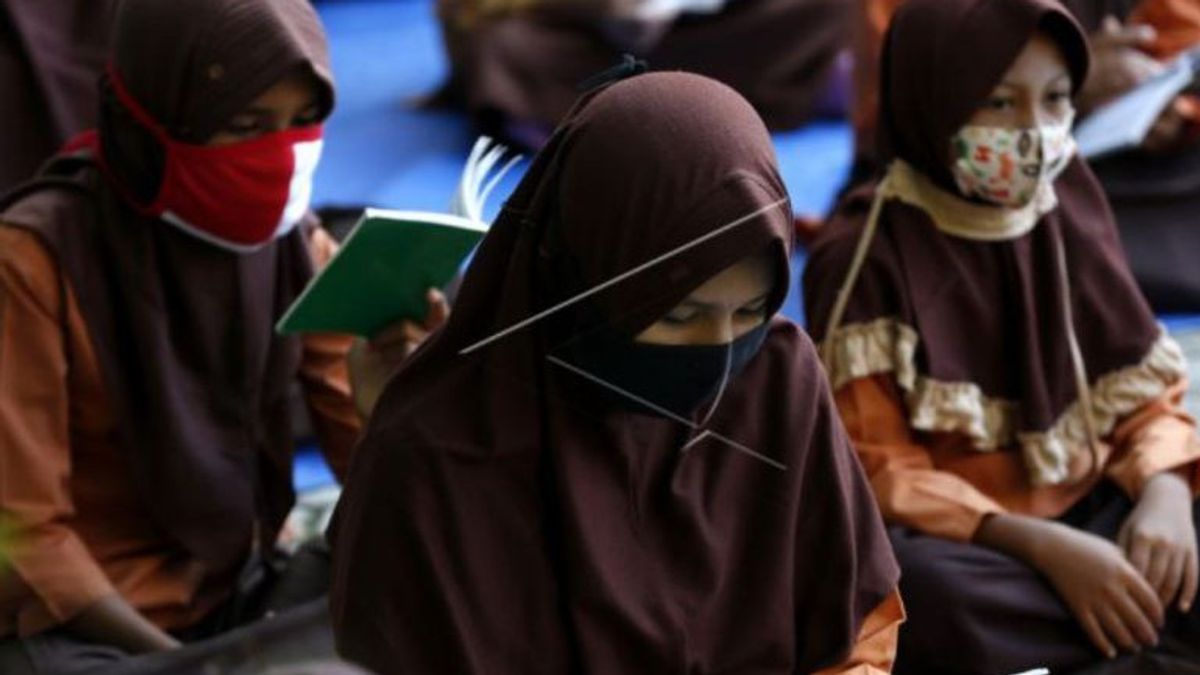 DIY Disdikpora: SMAN 1 Banguntapan Bantul Denies Forcing Students To Wear Hijabs, Just Shows How To Wear