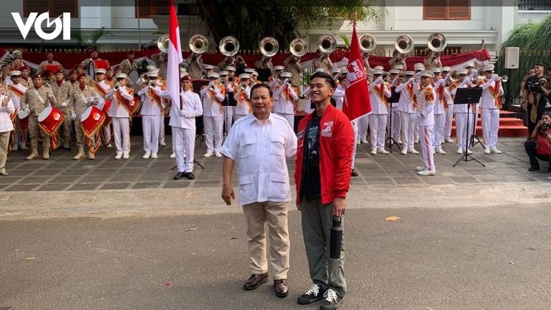 Kunjungi Prabowo Di Kertanegara, Kaesang Disambut Tim Drum Band Garuda ...