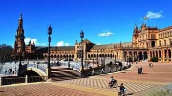 Otoritas Seville Bakal Kenakan Biaya Masuk ke Plaza de Espana untuk Wisatawan