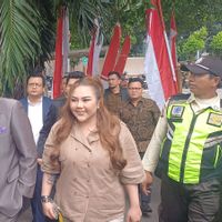 Dijemput Paksa Polisi, Kuasa Hukum Bantah Lisa Mariana Ditahan atas Kasus Video Pornografi