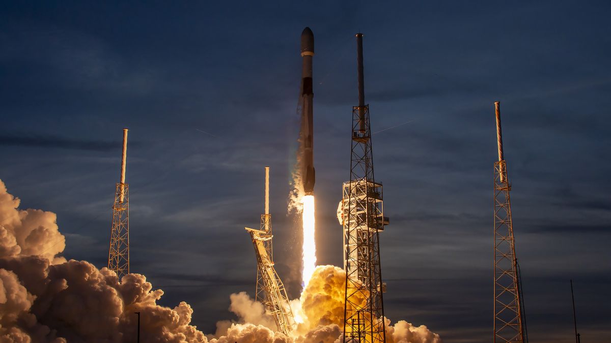 SpaceX Luncurkan 23 Satelit ke Konstelasi Starlink
