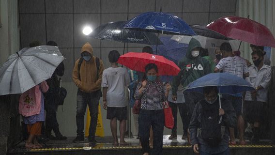 雅加达下雨，11段道路被淹，21个街区被洪水淹没